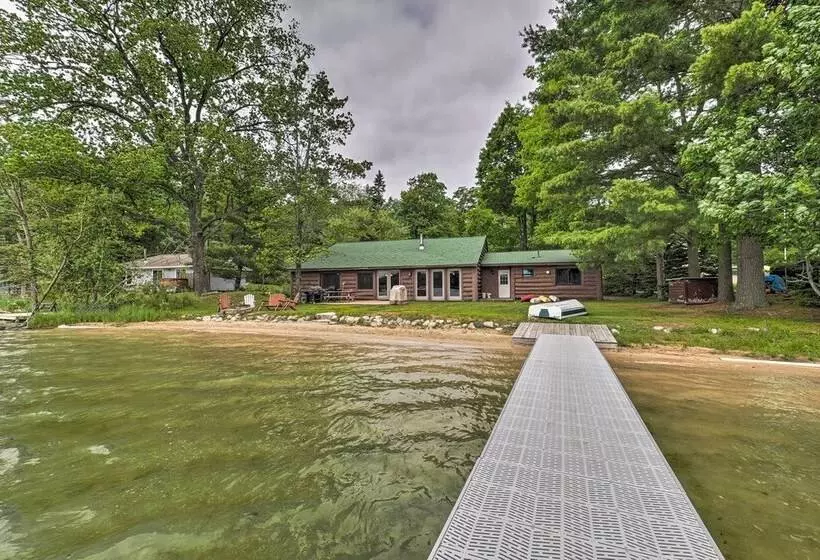 13 Mi To Downtown: Quiet Lakefront Cottage