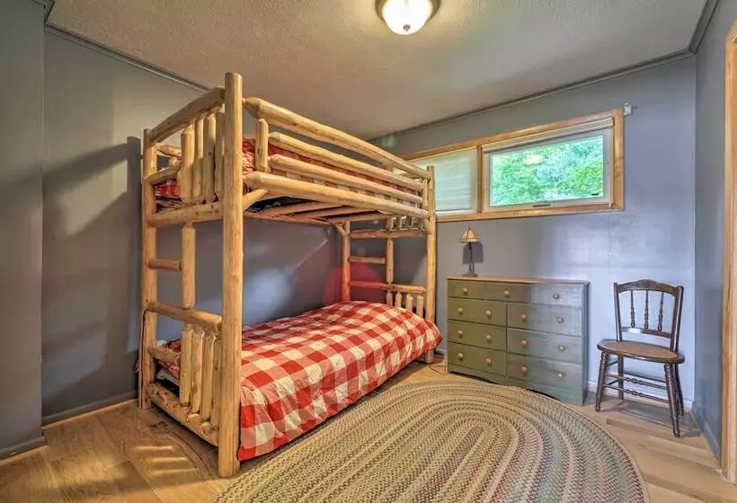 13 Mi To Downtown: Quiet Lakefront Cottage