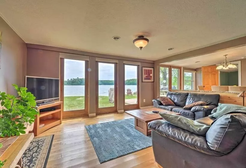 13 Mi To Downtown: Quiet Lakefront Cottage