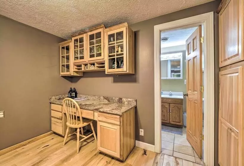 13 Mi To Downtown: Quiet Lakefront Cottage