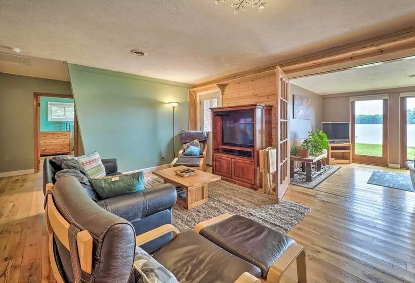 13 Mi To Downtown: Quiet Lakefront Cottage