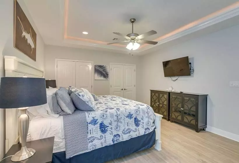 Luxe Home W/ Deck In Crystal Beach!