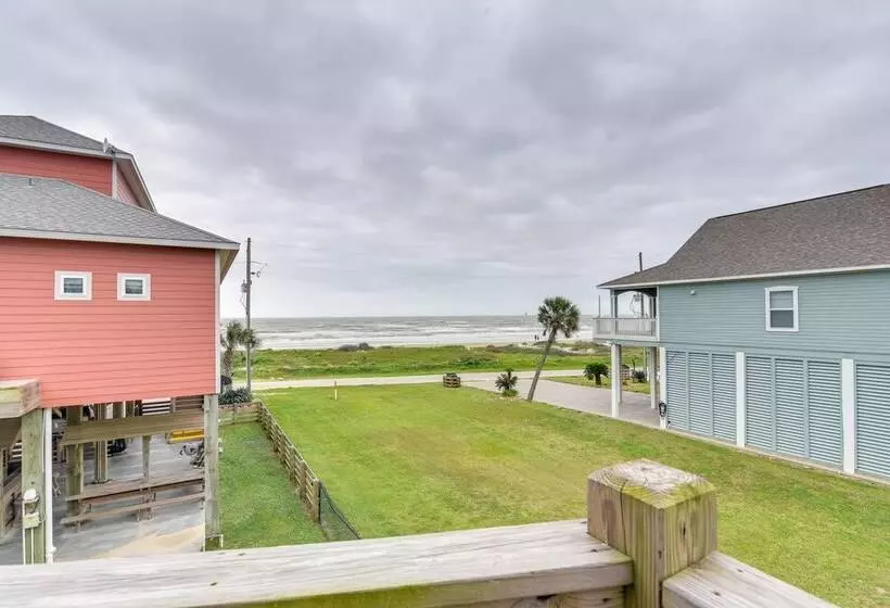 Luxe Home W/ Deck In Crystal Beach!