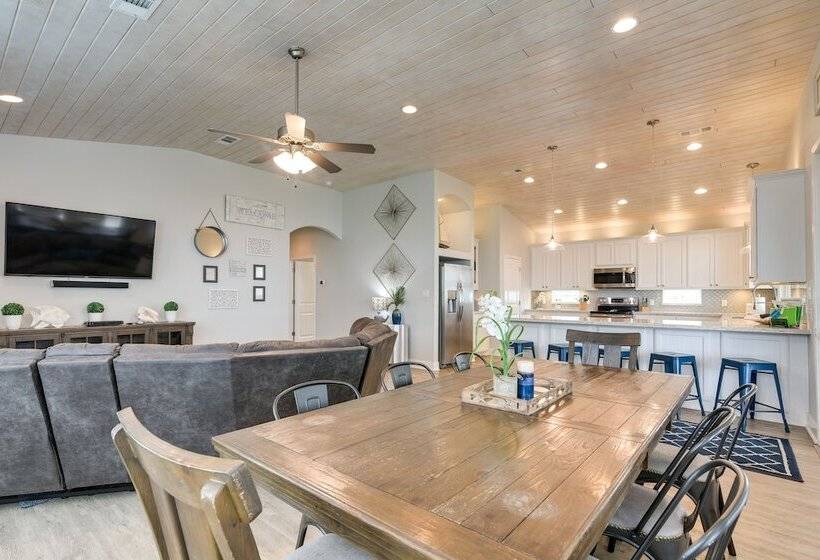 Luxe Home W/ Deck In Crystal Beach!