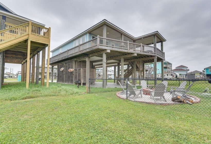 Luxe Home W/ Deck In Crystal Beach!