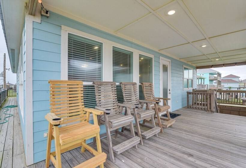Luxe Home W/ Deck In Crystal Beach!