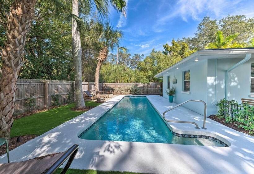 Mid Mod Coastal Home W/ Pool ~ 1 Mile To Beach