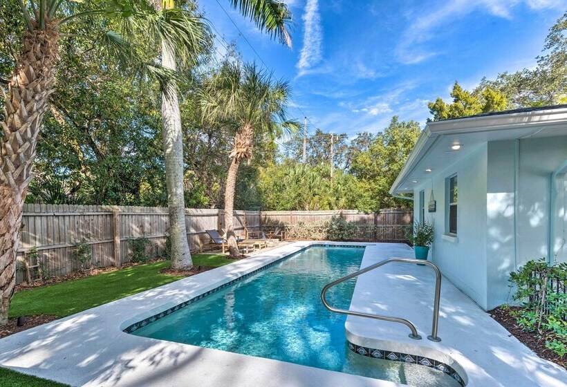 Mid Mod Coastal Home W/ Pool ~ 1 Mile To Beach