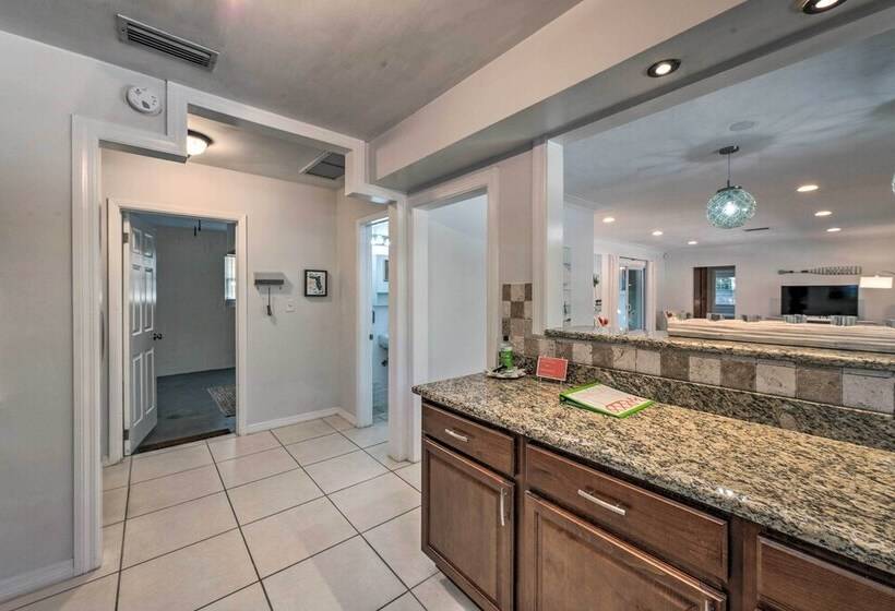 Mid Mod Coastal Home W/ Pool ~ 1 Mile To Beach