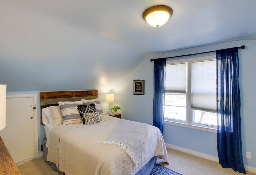 Family Home, 1 Block To Lake Michigan Beach!