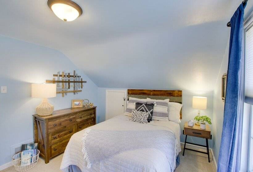 Family Home, 1 Block To Lake Michigan Beach!