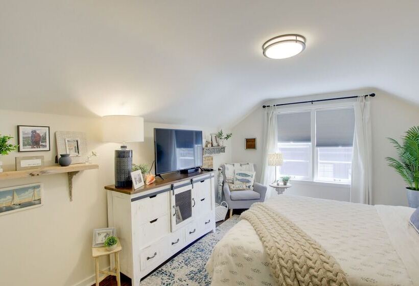 Family Home, 1 Block To Lake Michigan Beach!