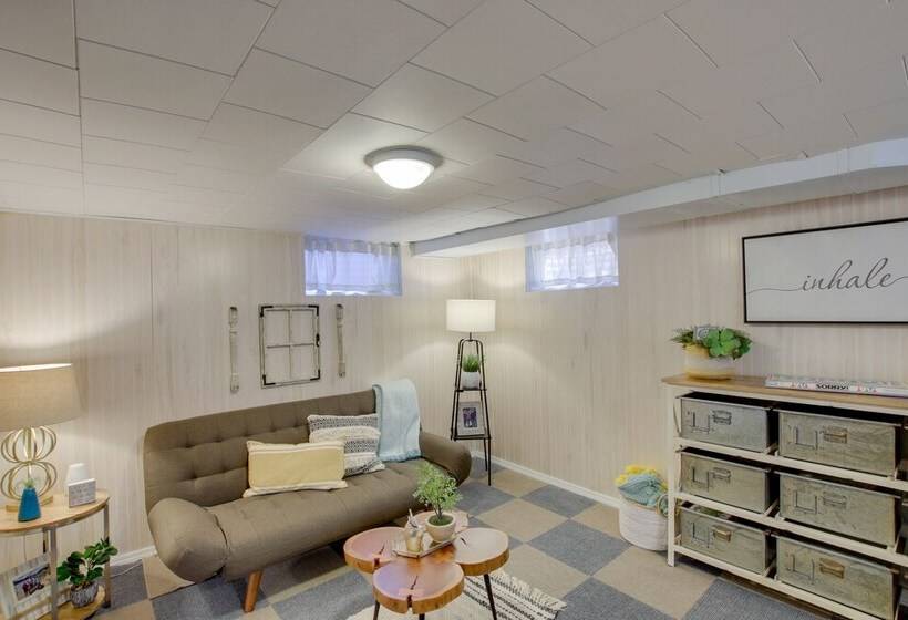 Family Home, 1 Block To Lake Michigan Beach!