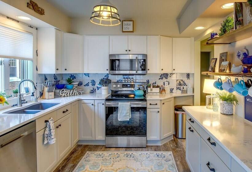 Family Home, 1 Block To Lake Michigan Beach!