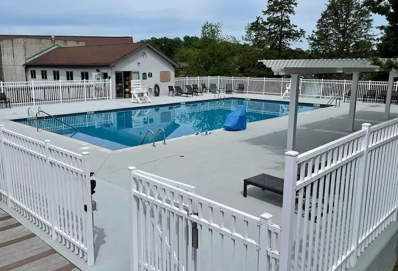 Modern Chic Athens Home   Fish, Ski & Swim!