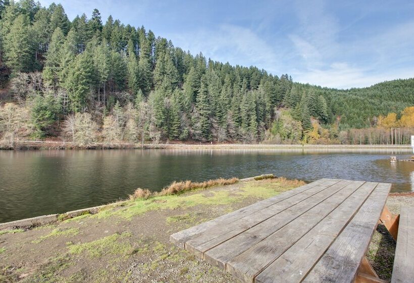 Peaceful Mckenzie River Retreat: Fish, Hike, & Ski