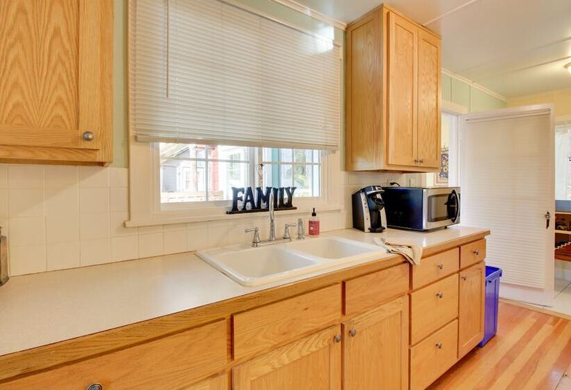 Peaceful Mckenzie River Retreat: Fish, Hike, & Ski