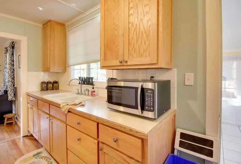 Peaceful Mckenzie River Retreat: Fish, Hike, & Ski