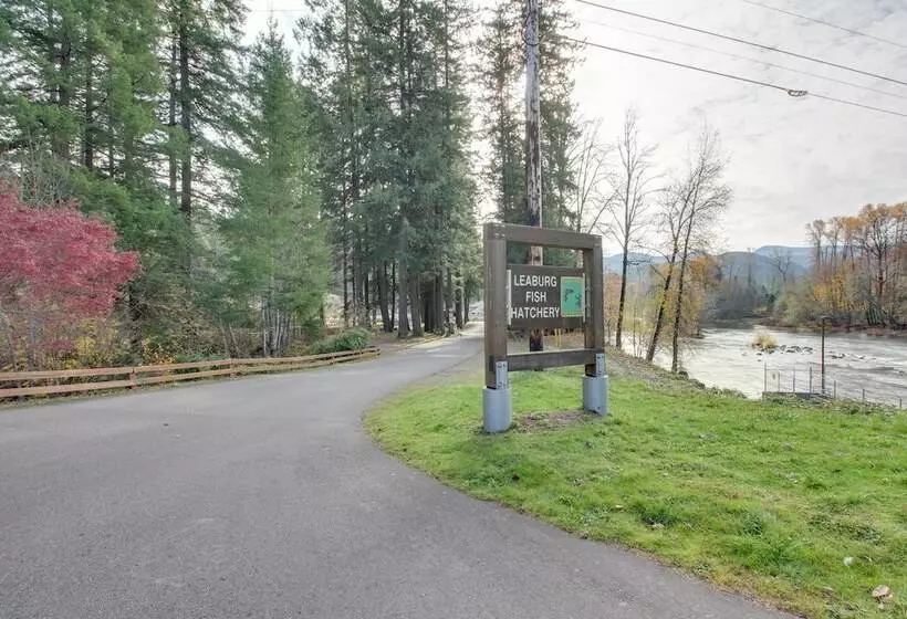 Peaceful Mckenzie River Retreat: Fish, Hike, & Ski