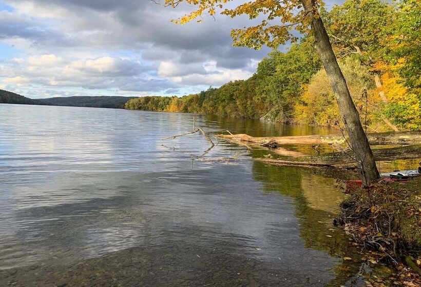 Springwater Cabin Near Hiking, Lakes, & Vineyards