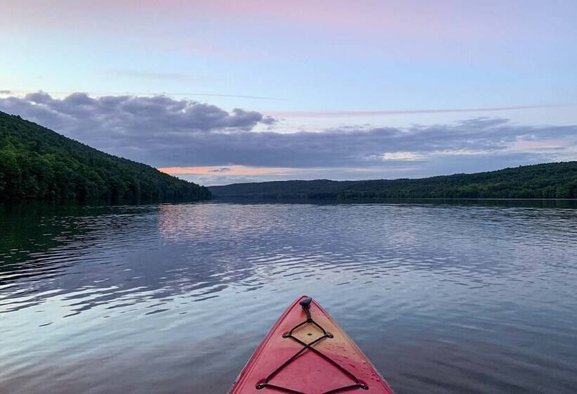 Springwater Cabin Near Hiking, Lakes, & Vineyards
