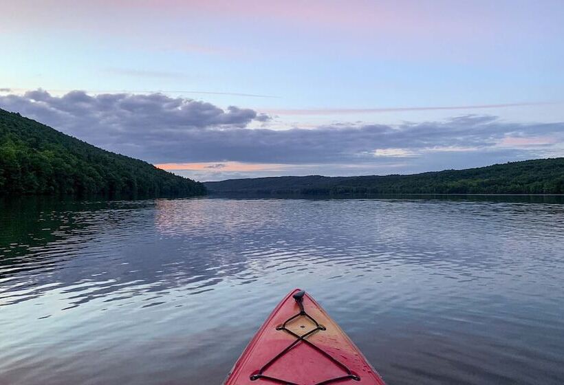 Springwater Cabin Near Hiking, Lakes, & Vineyards