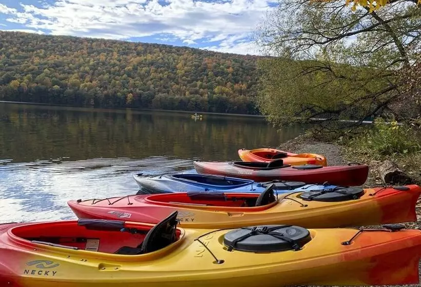 Springwater Cabin Near Hiking, Lakes, & Vineyards