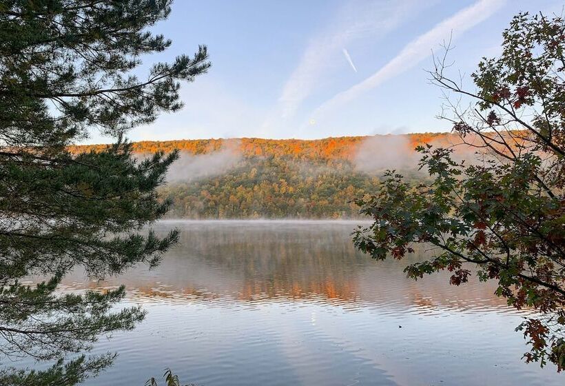 Springwater Cabin Near Hiking, Lakes, & Vineyards