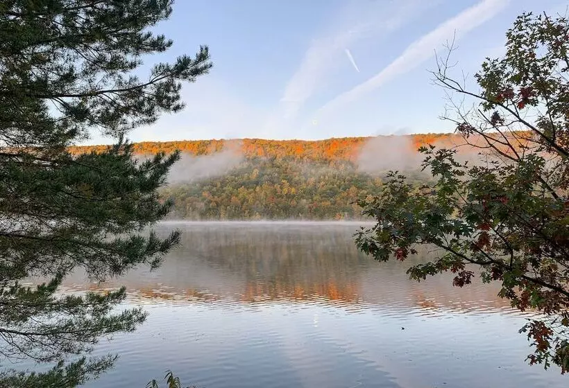 Springwater Cabin Near Hiking, Lakes, & Vineyards