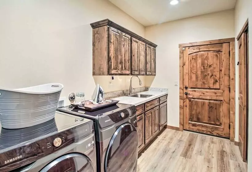 Fire Pits, Spacious Yard: Wooded Pinetop Escape!