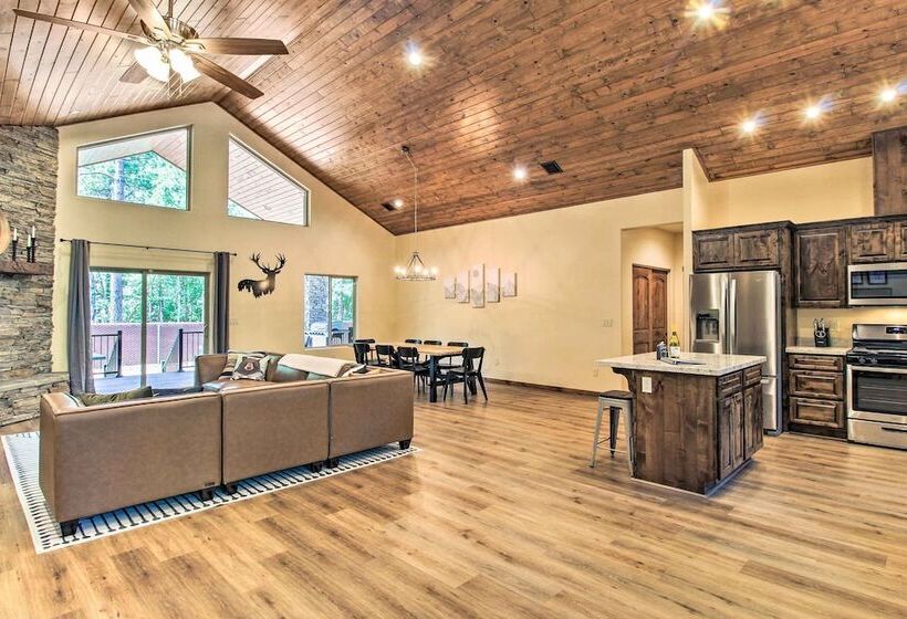 Fire Pits, Spacious Yard: Wooded Pinetop Escape!