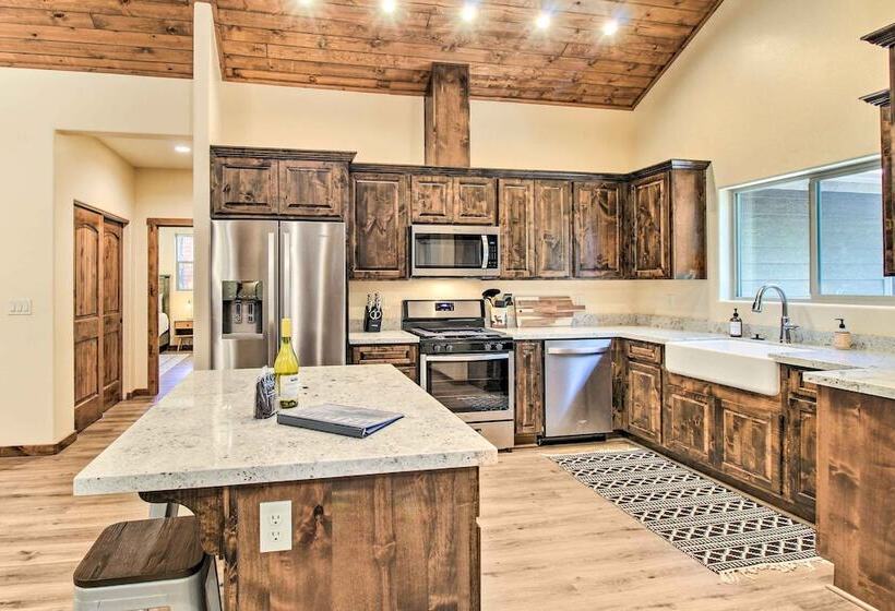 Fire Pits, Spacious Yard: Wooded Pinetop Escape!