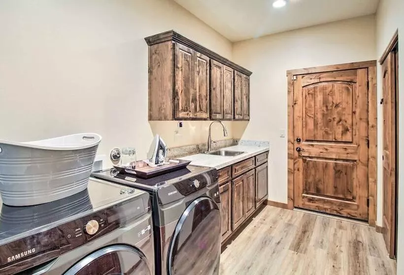 Fire Pits, Spacious Yard: Wooded Pinetop Escape!