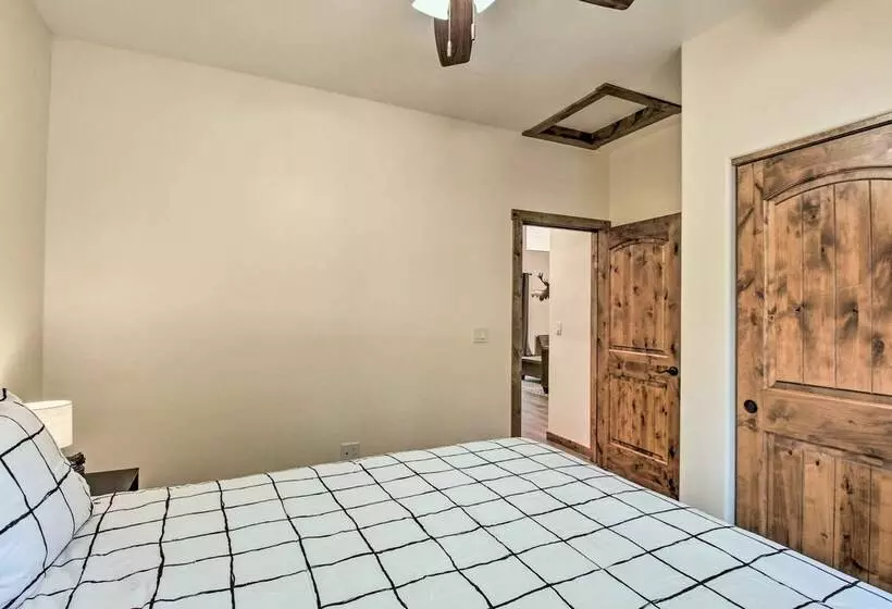 Fire Pits, Spacious Yard: Wooded Pinetop Escape!