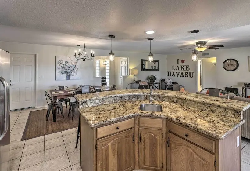 Private Pool & Hot Tub: Havasu Getaway!