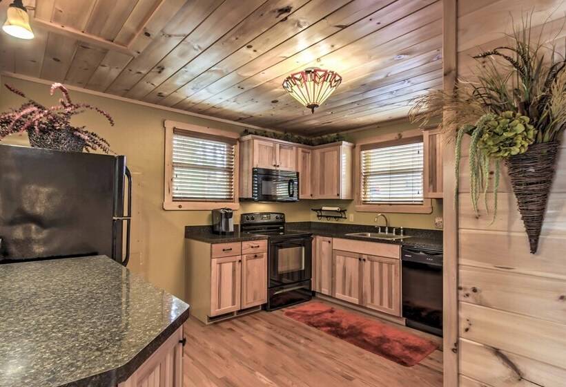 Hot Tub & Loft: Mountain View Sevierville Cabin