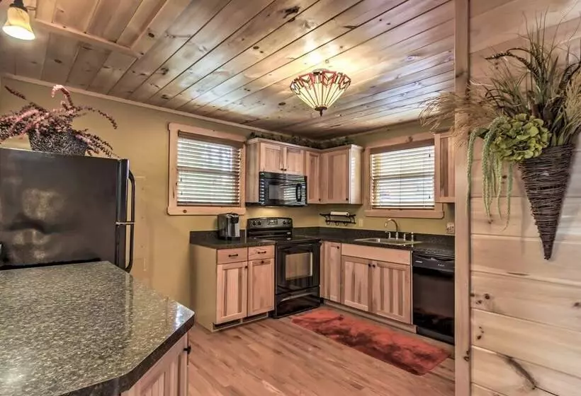 Hot Tub & Loft: Mountain View Sevierville Cabin
