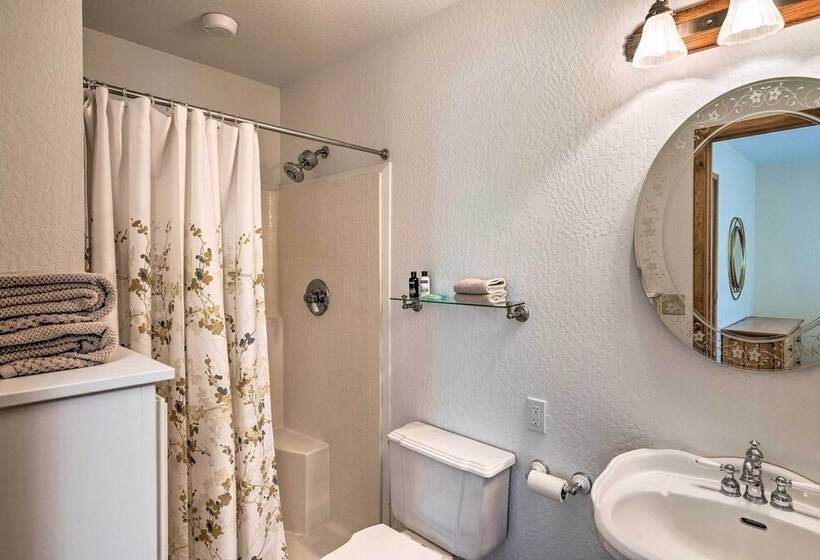 Wine Country Escape W/ Hot Tub In River Pines!