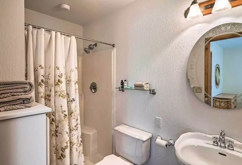 Wine Country Escape W/ Hot Tub In River Pines!