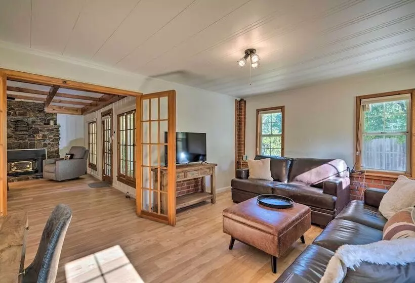 Wine Country Escape W/ Hot Tub In River Pines!