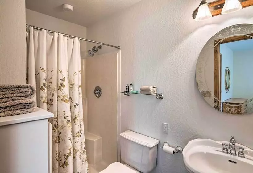 Wine Country Escape W/ Hot Tub In River Pines!