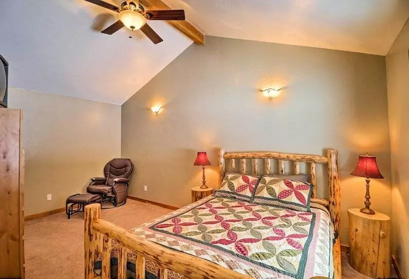 Hungry Horse Cabin: 11 Mi To Glacier National Park