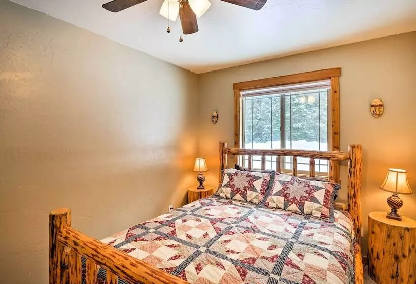 Hungry Horse Cabin: 11 Mi To Glacier National Park