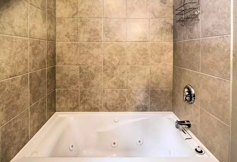 Hungry Horse Cabin: 11 Mi To Glacier National Park