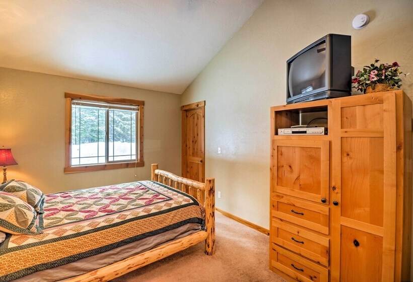 Hungry Horse Cabin: 11 Mi To Glacier National Park