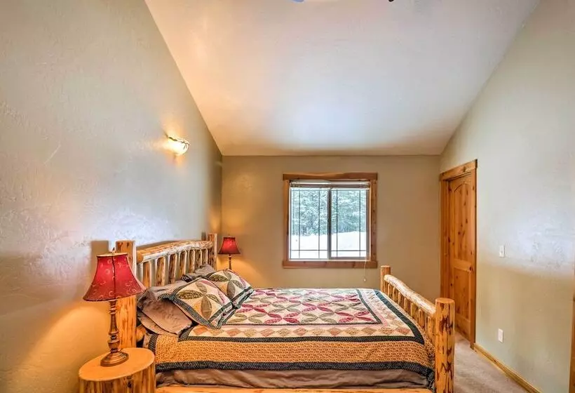 Hungry Horse Cabin: 11 Mi To Glacier National Park