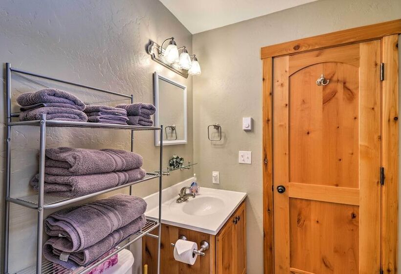 Hungry Horse Cabin: 11 Mi To Glacier National Park