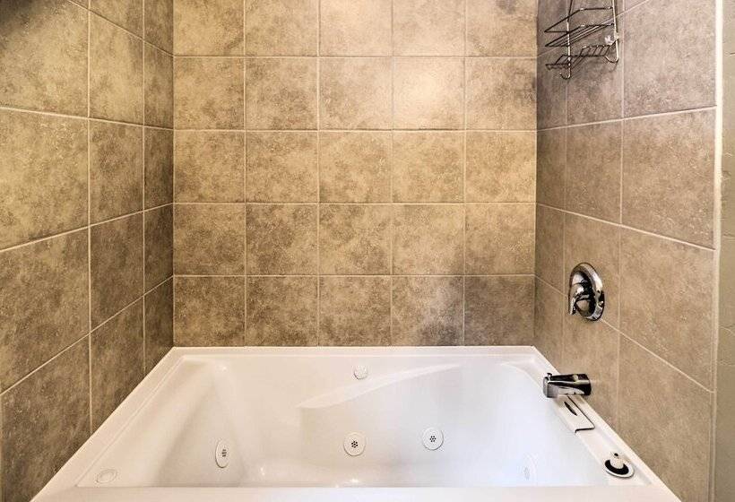 Hungry Horse Cabin: 11 Mi To Glacier National Park