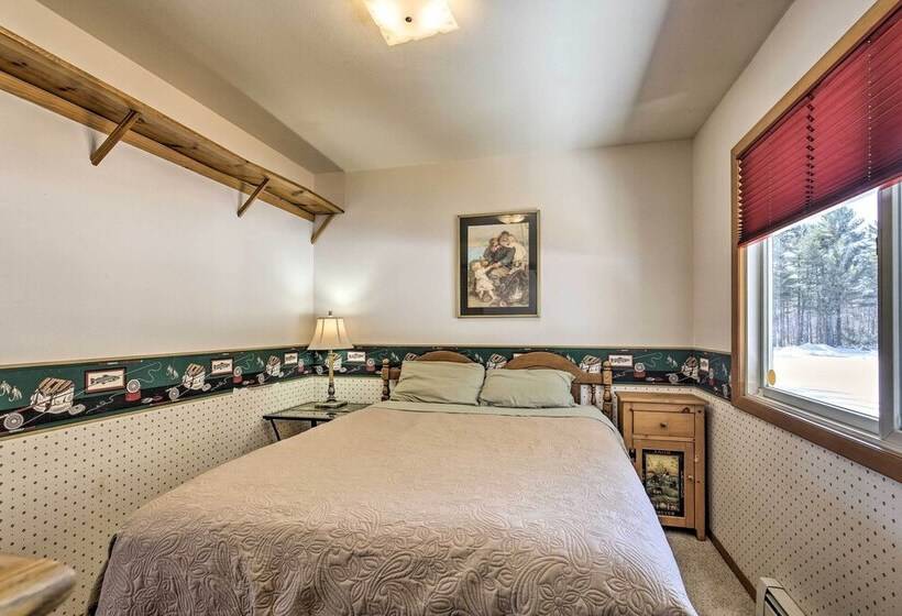 Simple Cranberry & Wine Farm Home W/ Fire Pit!