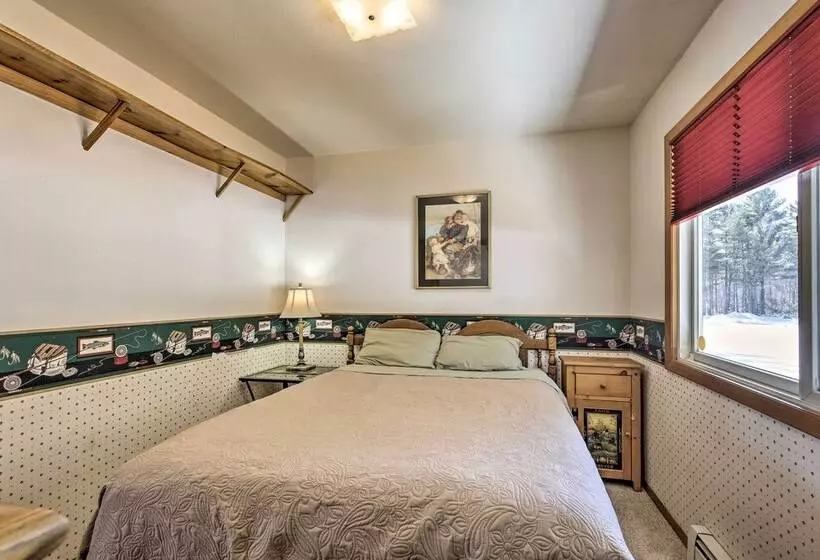 Simple Cranberry & Wine Farm Home W/ Fire Pit!